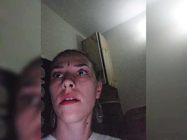 Емитувани слики од екранот TreshGirls