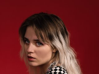 Еротски видео разговор Tricky-Pixy