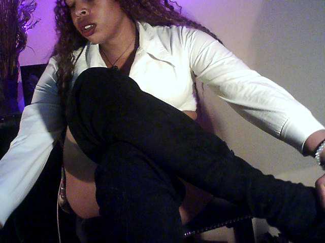 Емитувани слики од екранот TrinityStahr