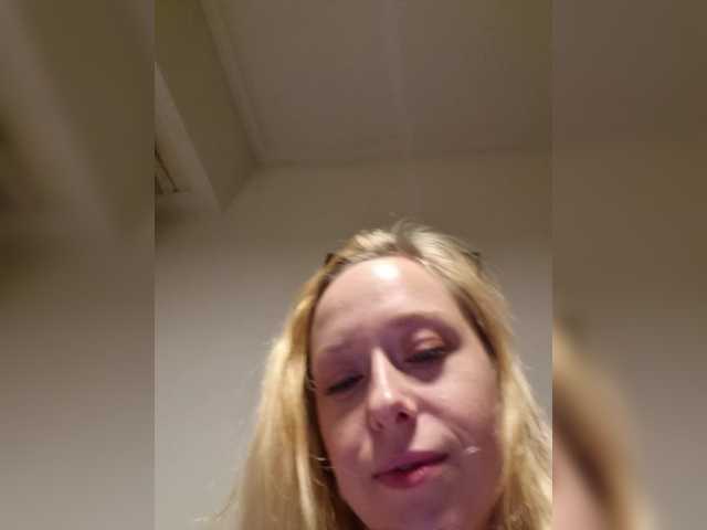 Емитувани слики од екранот TrishaCute