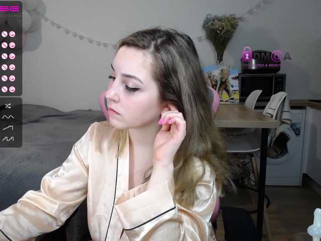 Емитувани слики од екранот TWINKLE--