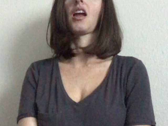 Емитувани слики од екранот uniquebrunett