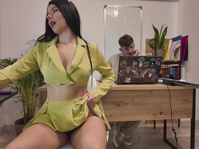 Емитувани слики од екранот Valeria_xoxo