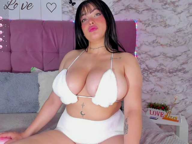 Фотографии Valerie-Baker I am the horny busty that you were looking for so much, do you want to see how I bounce on top of you? ♥#latina #bigboobs #bigass #lovense #anal #squirt
