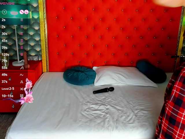 Емитувани слики од екранот -VALERIIAA-