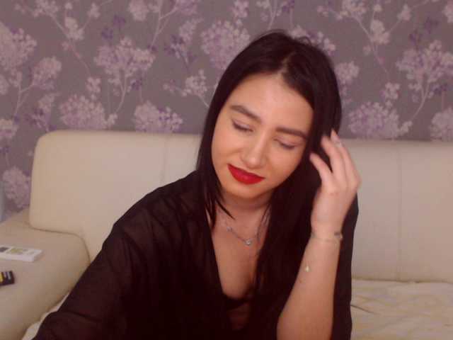 Емитувани слики од екранот VanessaLou
