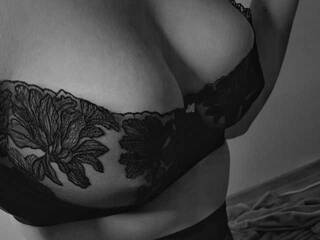 Еротски видео разговор velvet2219