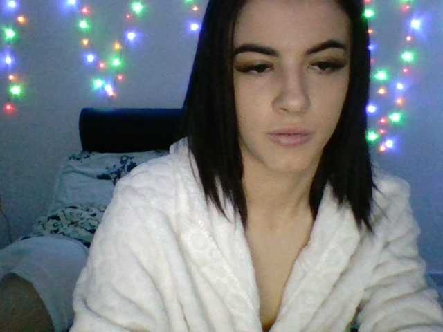 Емитувани слики од екранот Versace1009