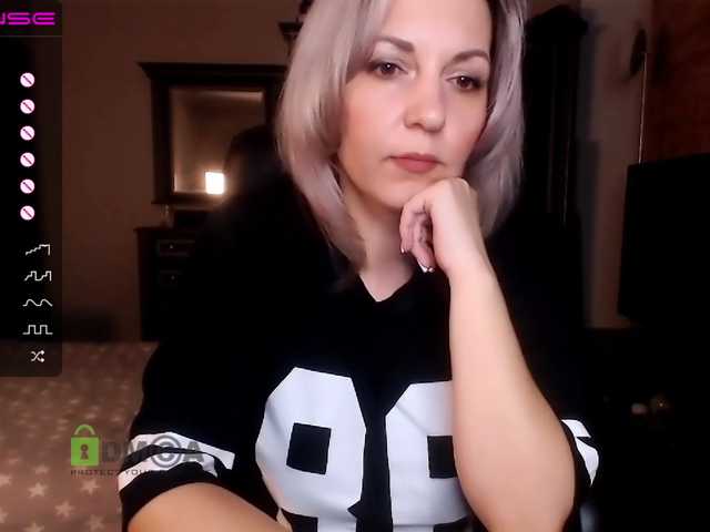 Емитувани слики од екранот VickiSecret