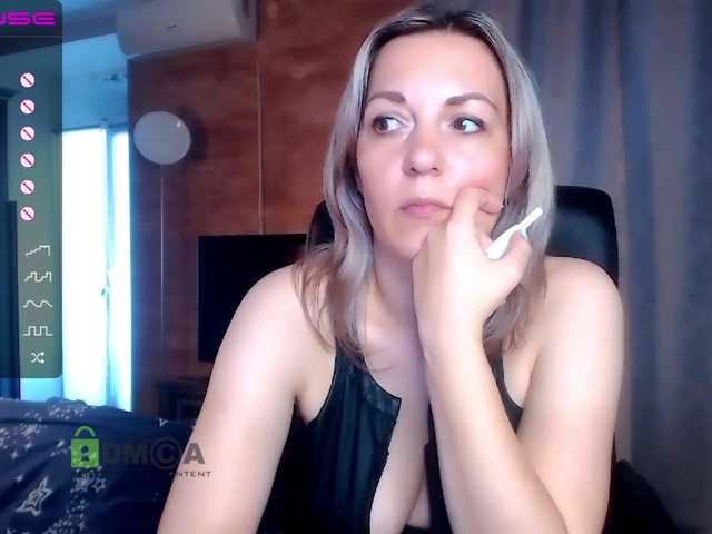 Емитувани слики од екранот VickiSecret