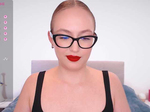 Емитувани слики од екранот vickyblondiua