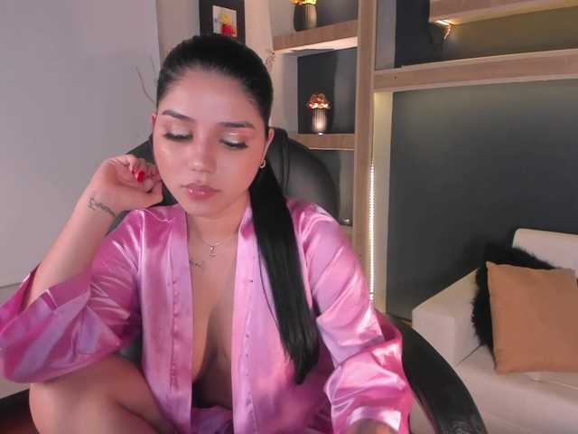 Фотографии VictoriaLeia beautiful latina with hot pussy for you to make her reach orgasm IG: Victoria_moodel♥ Striptease♥ @remain tks left