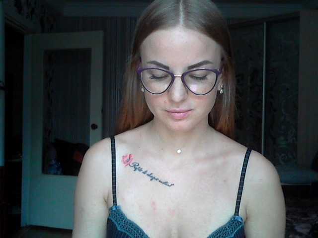 Емитувани слики од екранот Vika69Vika