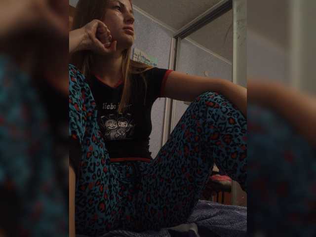 Емитувани слики од екранот Vika69Vika