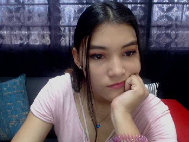 Емитувани слики од екранот vikyroxe