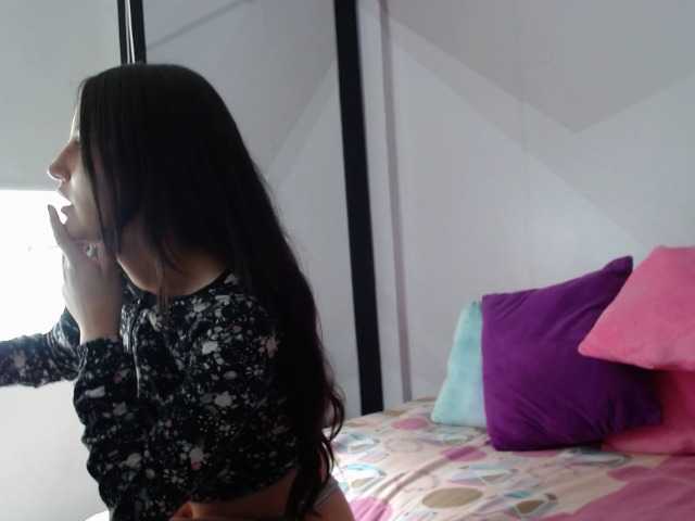 Емитувани слики од екранот violetcherry