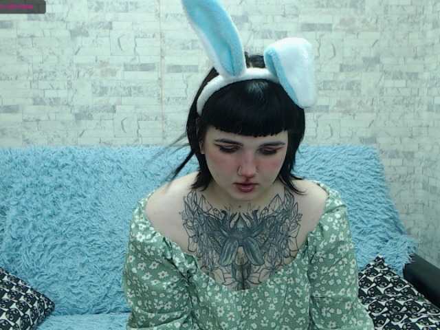 Емитувани слики од екранот VioletMoonlig