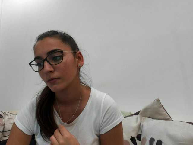 Емитувани слики од екранот violetmyers18