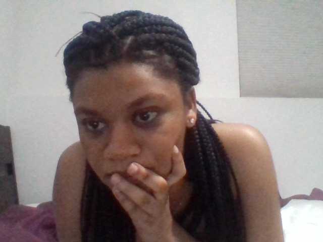 Емитувани слики од екранот Violette88