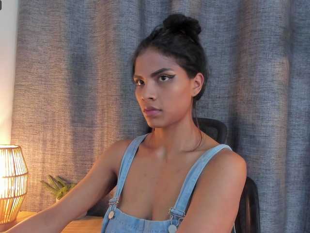 Емитувани слики од екранот VivianSanchez