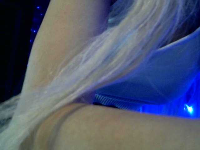 Емитувани слики од екранот white-rose