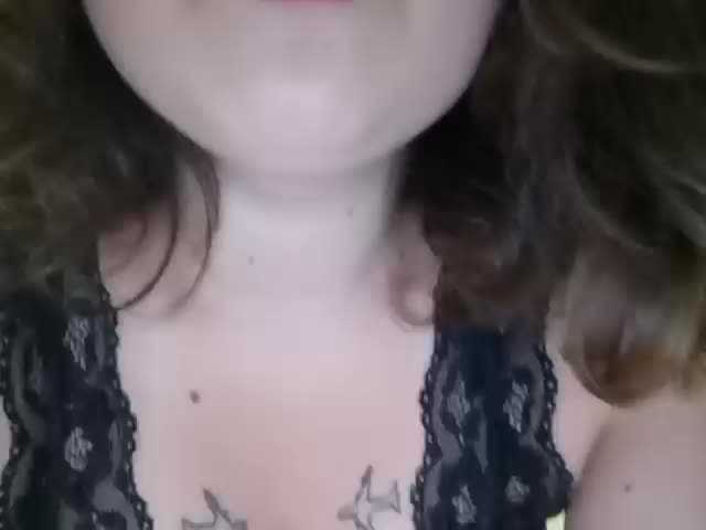 Емитувани слики од екранот WiktoriaEpeff