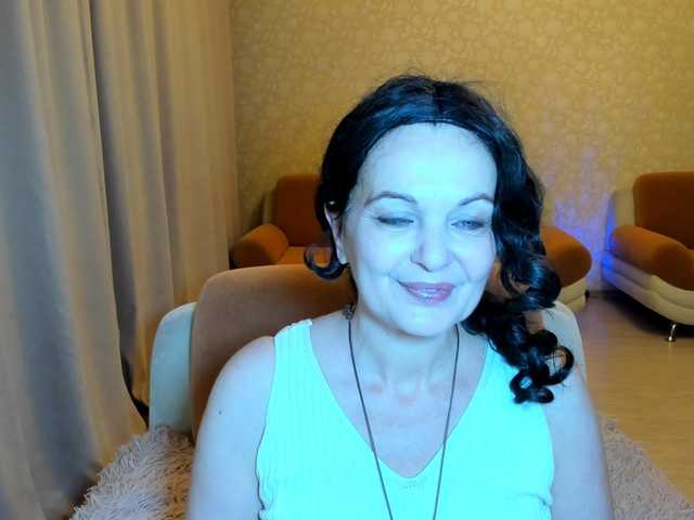 Емитувани слики од екранот WitchBlueRose