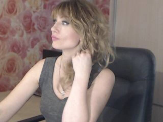 Емитувани слики од екранот RrredQueen