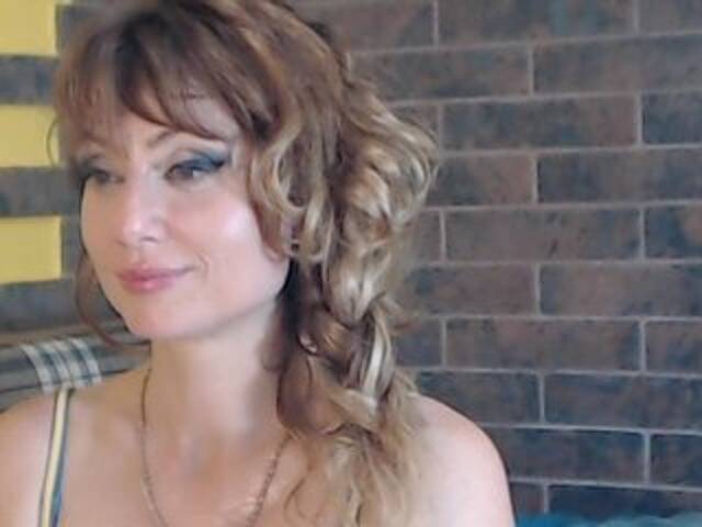 Емитувани слики од екранот RrredQueen