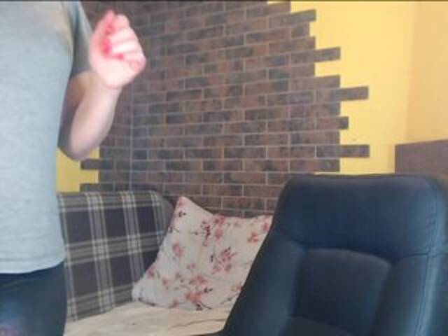 Емитувани слики од екранот RrredQueen