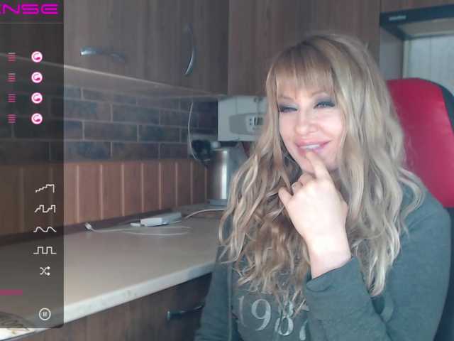 Емитувани слики од екранот RrredQueen