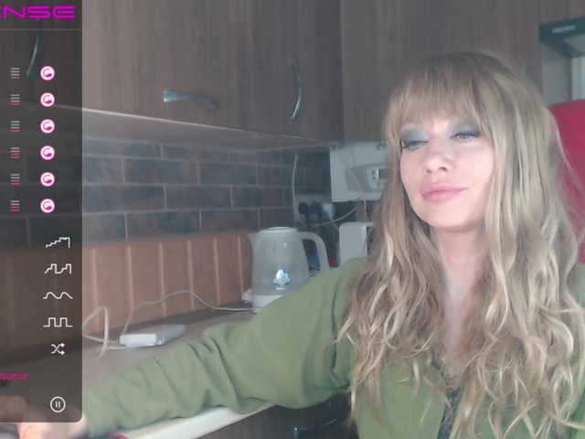 Емитувани слики од екранот RrredQueen