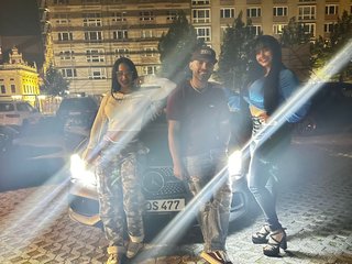 Еротски видео разговор xtripletemptationx