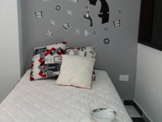 Емитувани слики од екранот yanet-evans18