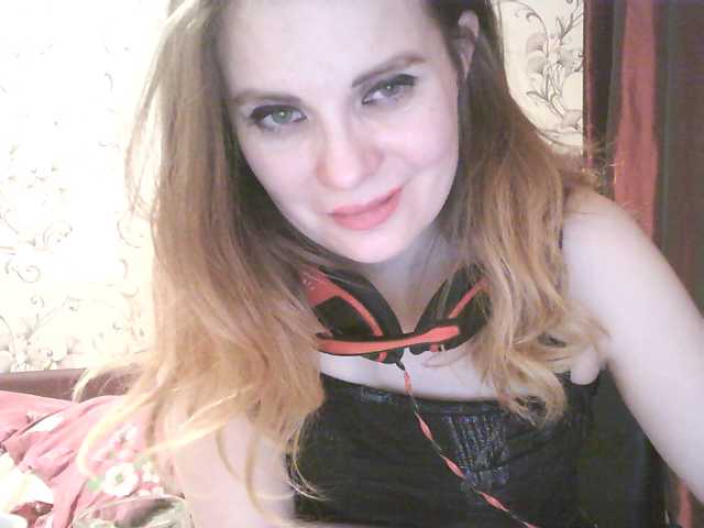 Емитувани слики од екранот MistressSexologinia