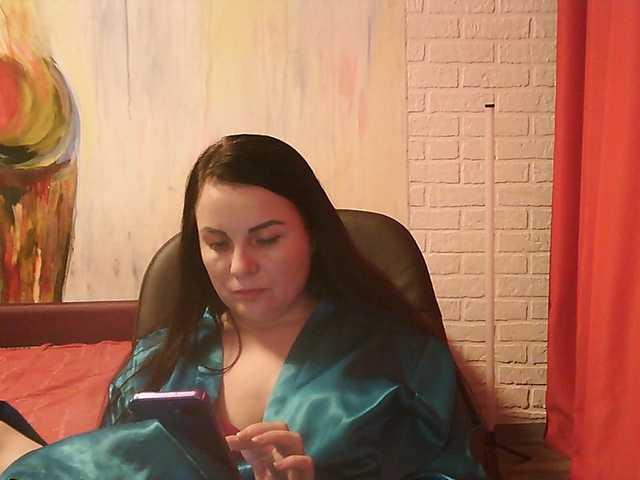 Емитувани слики од екранот MistressSexologinia