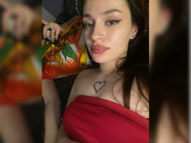 Емитувани слики од екранот YourBunny69