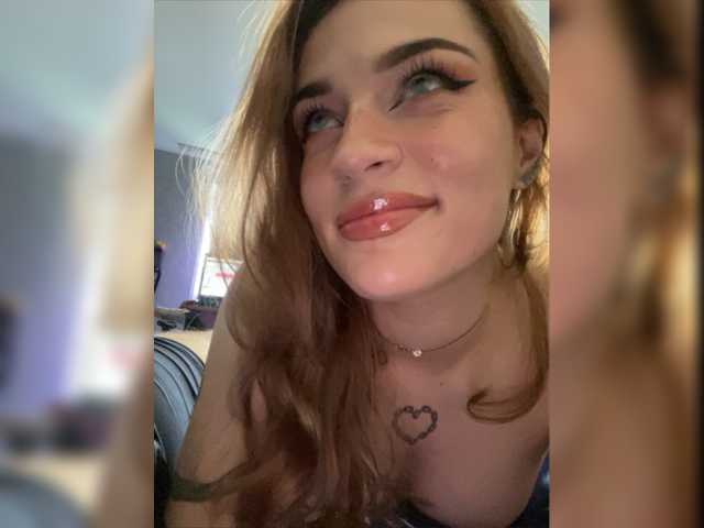 Емитувани слики од екранот YourBunny69