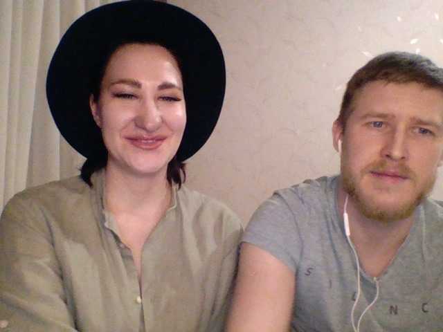 Емитувани слики од екранот TwoGeniuses