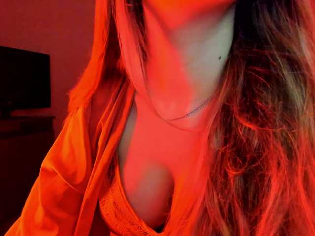 Емитувани слики од екранот YourFantasya