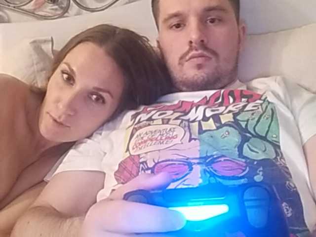 Емитувани слики од екранот YourMistressa