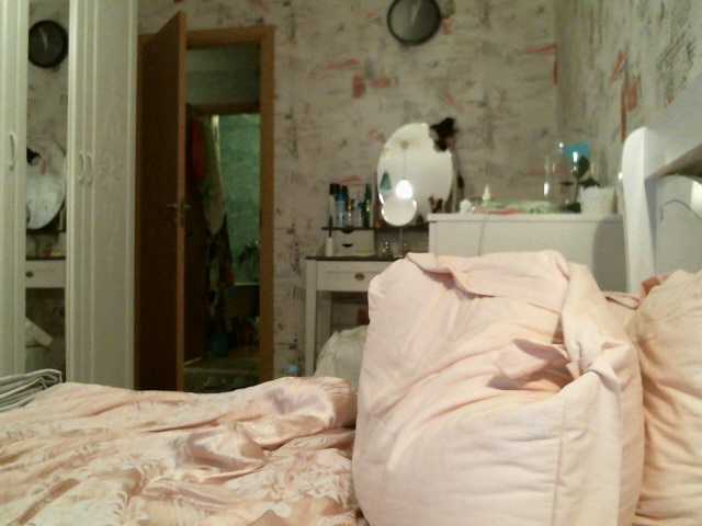 Емитувани слики од екранот YourMistressa