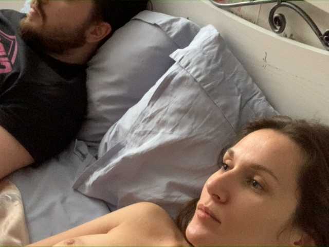 Емитувани слики од екранот YourMistressa