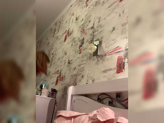 Емитувани слики од екранот YourMistressa