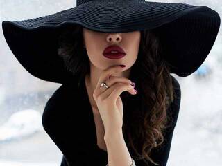 Еротски видео разговор YourNewLove