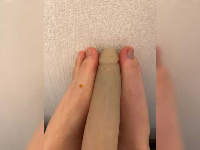 Емитувани слики од екранот YourPrettyLegs