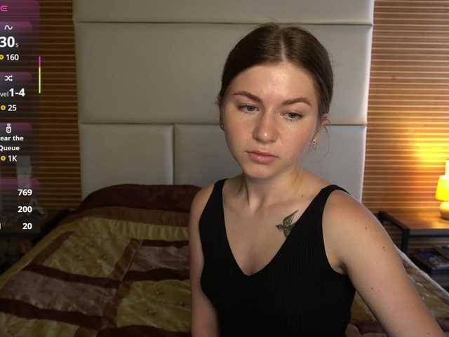 Емитувани слики од екранот YoursGirlAlice