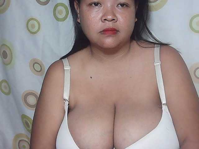 Емитувани слики од екранот yummytits28