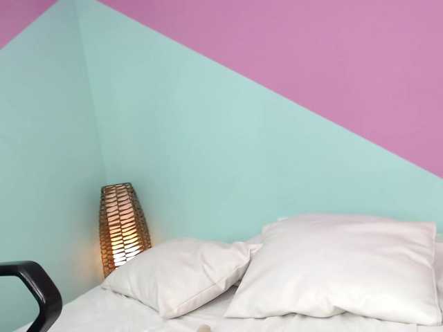 Емитувани слики од екранот ZoeKendall