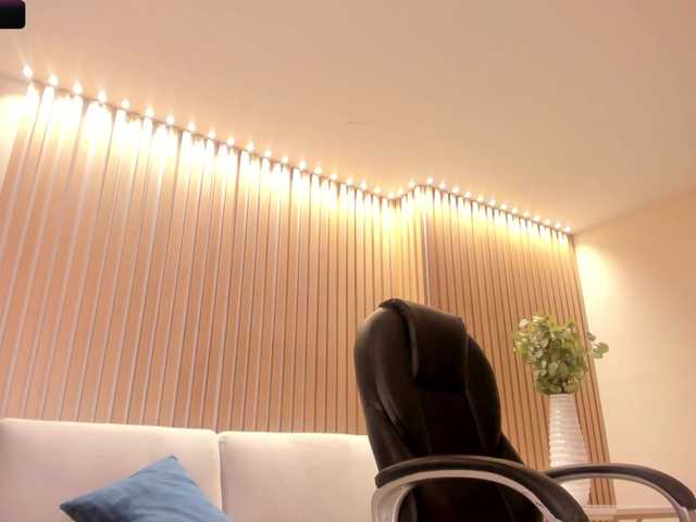 Емитувани слики од екранот ZoePresley1